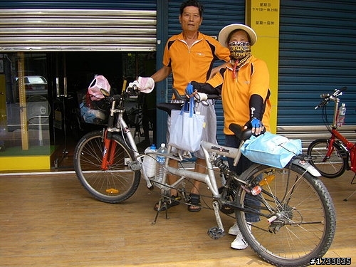 協力車~集合簽名報到處~有 27部協力車了