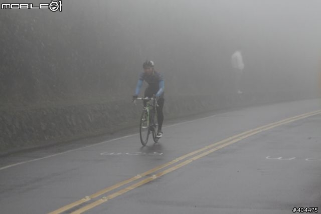 2011 環台賽 最終站...  霧茫茫 小油坑 400M 前 終點前!  台灣選手 加油