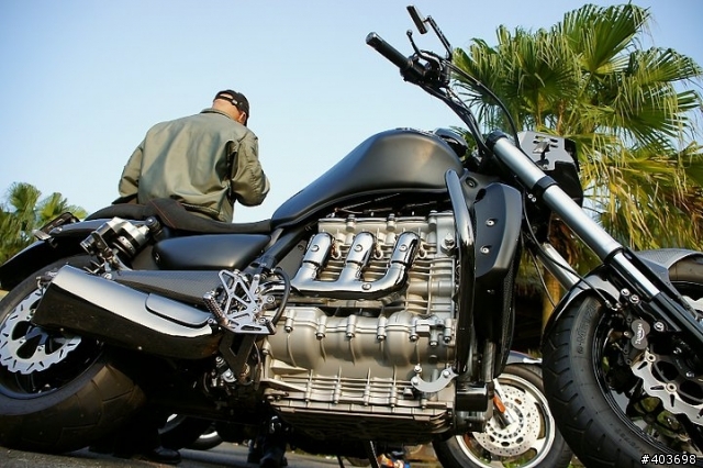莫內咖啡~爆改的TRIUMPH 2300CC(有圖)!!