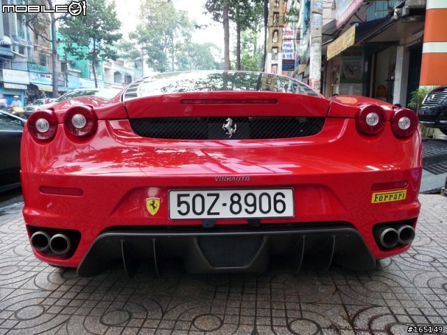 2011.03.06 越南胡志明市安陽王街 藍寶堅尼 LP670-4 消光黑  和 法拉利 F430 法拉利紅