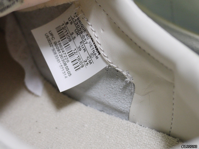 女友在Y拍購買的NIKE好像是仿的，麻煩各位大大幫忙看一下!