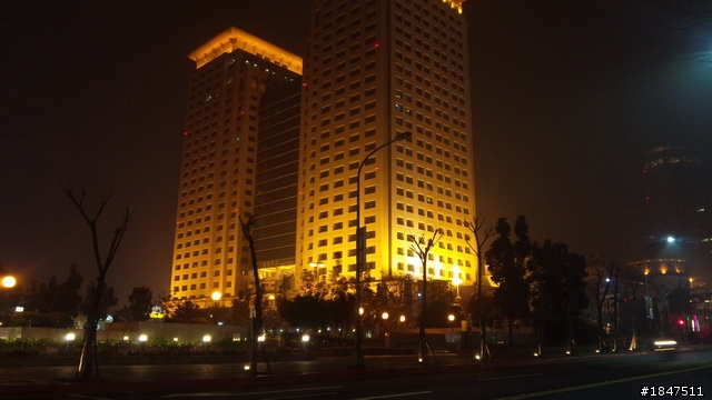 940sh夜拍實圖!! 簡直可以和一般數位消費相機對抗了!