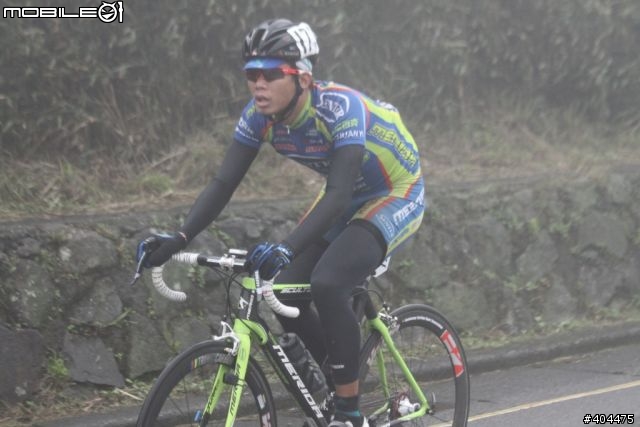 2011 環台賽 最終站...  霧茫茫 小油坑 400M 前 終點前!  台灣選手 加油