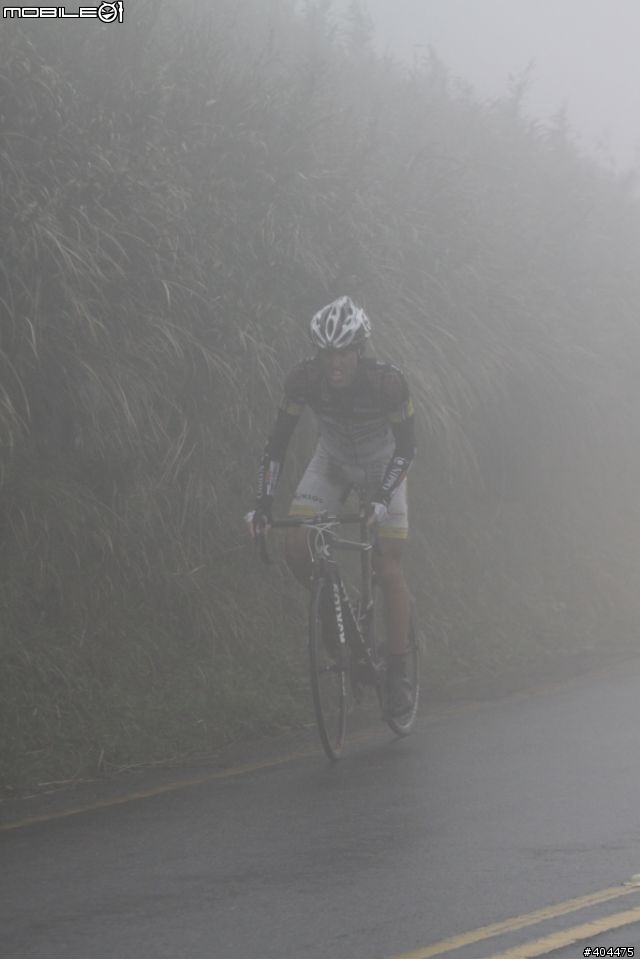 2011 環台賽 最終站...  霧茫茫 小油坑 400M 前 終點前!  台灣選手 加油