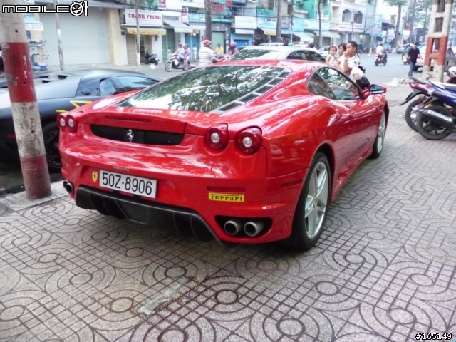 2011.03.06 越南胡志明市安陽王街 藍寶堅尼 LP670-4 消光黑  和 法拉利 F430 法拉利紅