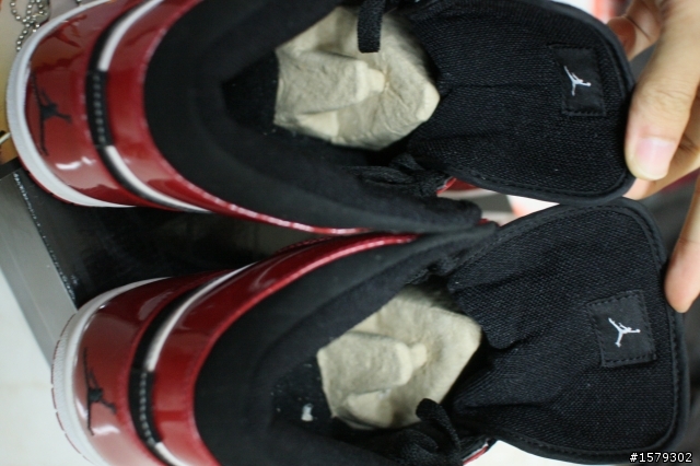 請專家鑑定一下NIKE AIR JORDAN  喬丹1代 高筒 白黑紅 亮皮