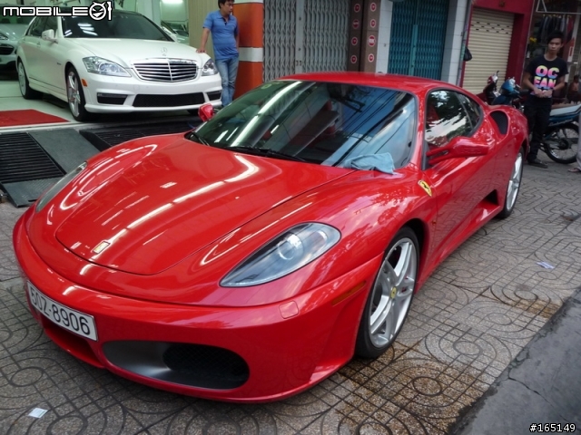 2011.03.06 越南胡志明市安陽王街 藍寶堅尼 LP670-4 消光黑  和 法拉利 F430 法拉利紅