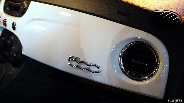 [開箱][圖超多]全台第一開箱,Fiat 500 Abarth 性能毒蠍!
