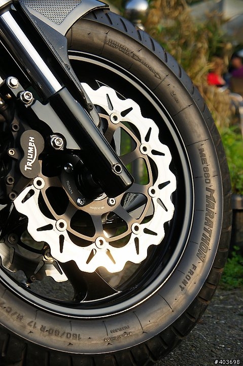 莫內咖啡~爆改的TRIUMPH 2300CC(有圖)!!