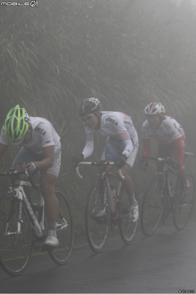 2011 環台賽 最終站...  霧茫茫 小油坑 400M 前 終點前!  台灣選手 加油