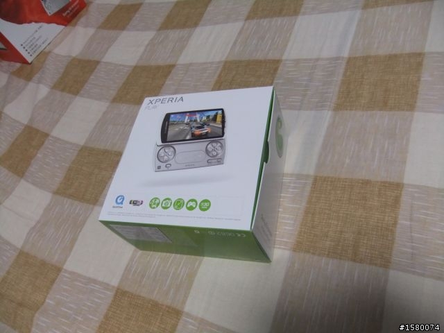 [開紙箱]Sony Ericsson XPERIA™ PLAY
