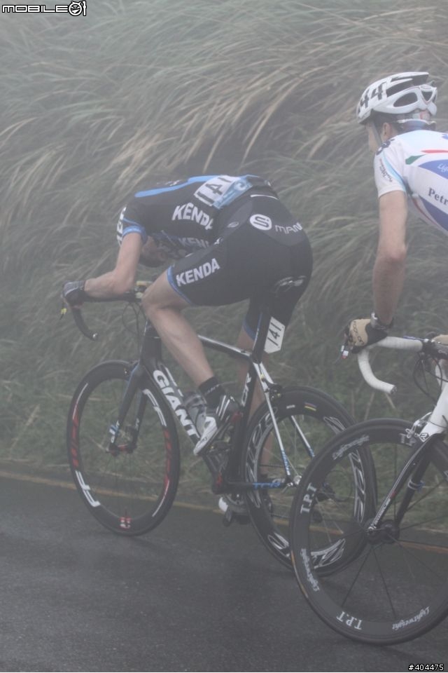 2011 環台賽 最終站...  霧茫茫 小油坑 400M 前 終點前!  台灣選手 加油