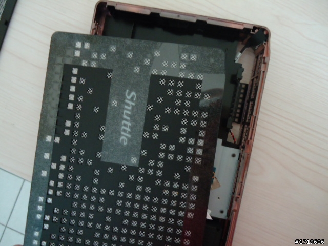 [新手的不專業開箱] Shuttle XS35 LCD背掛 迷你電腦 入門文書機