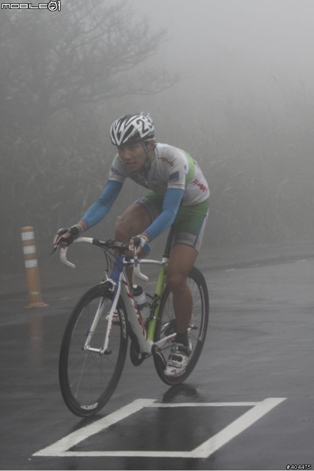 2011 環台賽 最終站...  霧茫茫 小油坑 400M 前 終點前!  台灣選手 加油