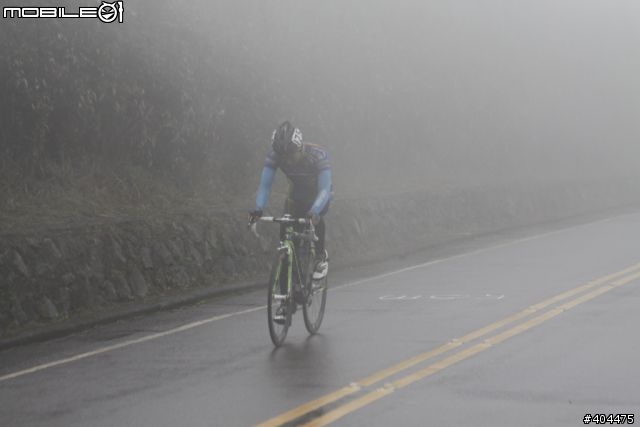 2011 環台賽 最終站...  霧茫茫 小油坑 400M 前 終點前!  台灣選手 加油
