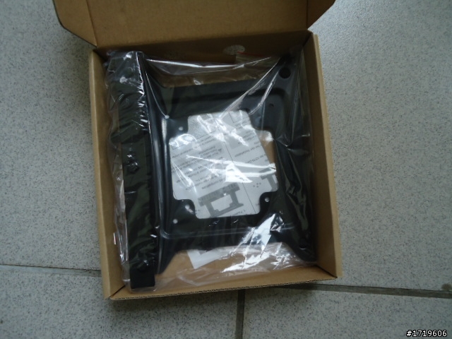 [新手的不專業開箱] Shuttle XS35 LCD背掛 迷你電腦 入門文書機