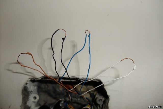 如何更換電話資訊插座?