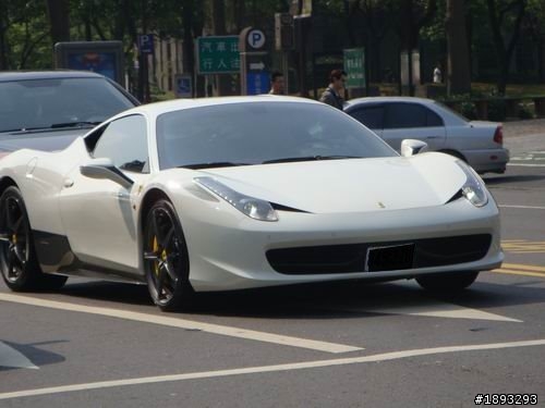 馬中赤兔-雪白Ferrari 458 Italia