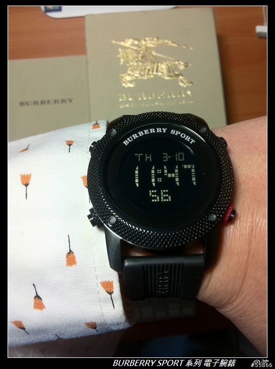 [開箱] BURBERRY SPORT系列 電子腕表酷黑