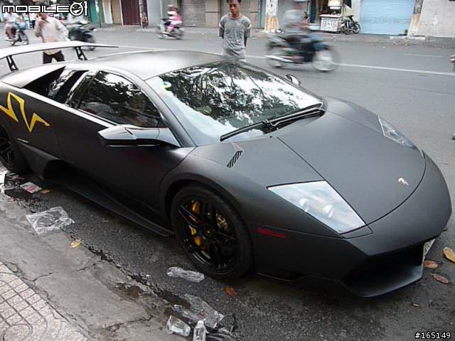 2011.03.06 越南胡志明市安陽王街 藍寶堅尼 LP670-4 消光黑  和 法拉利 F430 法拉利紅