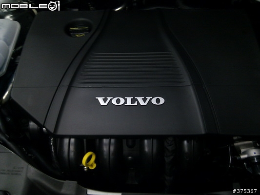 12月訂的VOLVO S40 2.0到囉~剛剛先去看車