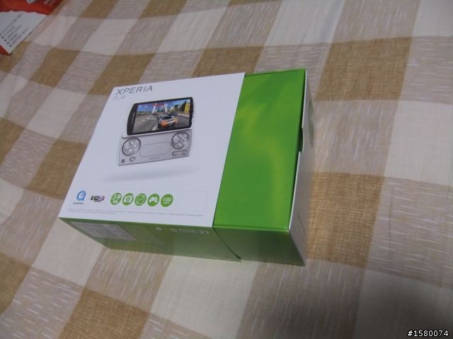 [開紙箱]Sony Ericsson XPERIA™ PLAY