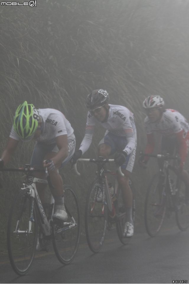 2011 環台賽 最終站...  霧茫茫 小油坑 400M 前 終點前!  台灣選手 加油