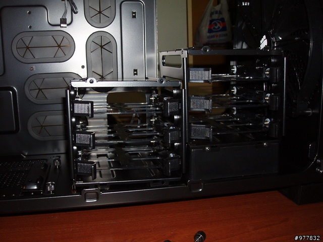 [不專業開箱]海盜機殼又一新作-黑曜石系列 CORSAIR 650D開箱