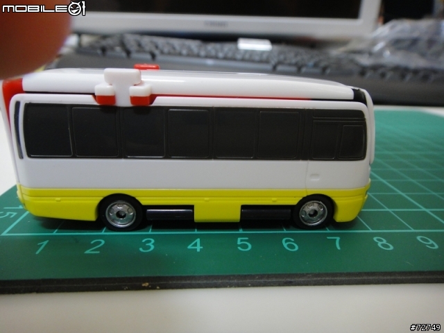 [開箱] 一台汽車 兩倍樂趣- VOOV極速變身車 (04.10新車介紹連結）