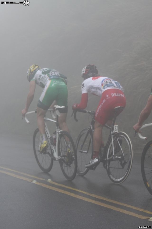2011 環台賽 最終站...  霧茫茫 小油坑 400M 前 終點前!  台灣選手 加油