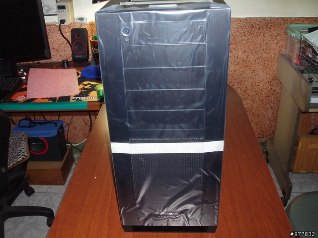 [不專業開箱]海盜機殼又一新作-黑曜石系列 CORSAIR 650D開箱