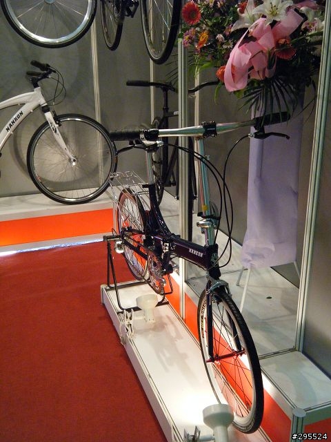[情報] 很遲來的2011車展小輪車專門