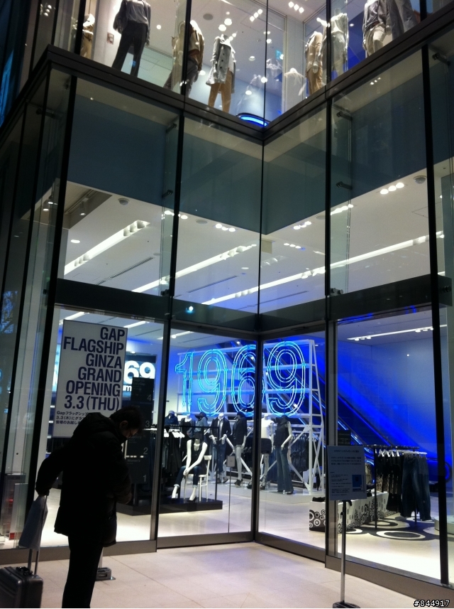 10 Corso Como x Gap  3/3 GAP 日本銀座旗艦店 限定短T