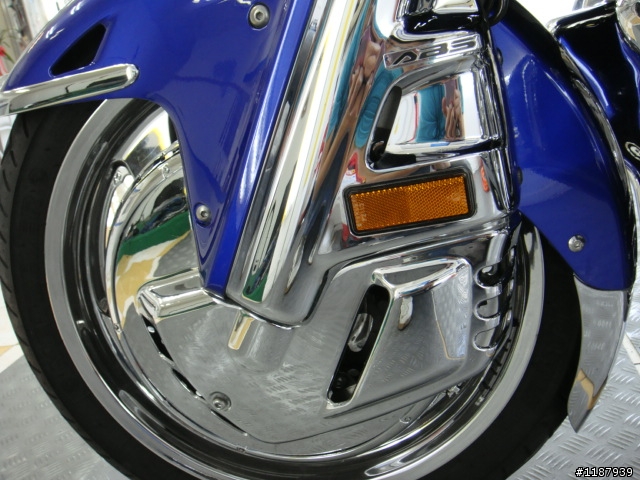 重機分享~本田豪華旗鑑GoldWing GL1800寶藍加映VN900美式作風改裝