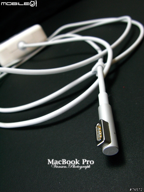 2011. MacBook Pro 13" 極速光速團入手＋高畫質開箱＋簡易心得