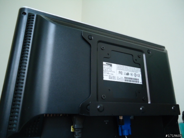[新手的不專業開箱] Shuttle XS35 LCD背掛 迷你電腦 入門文書機