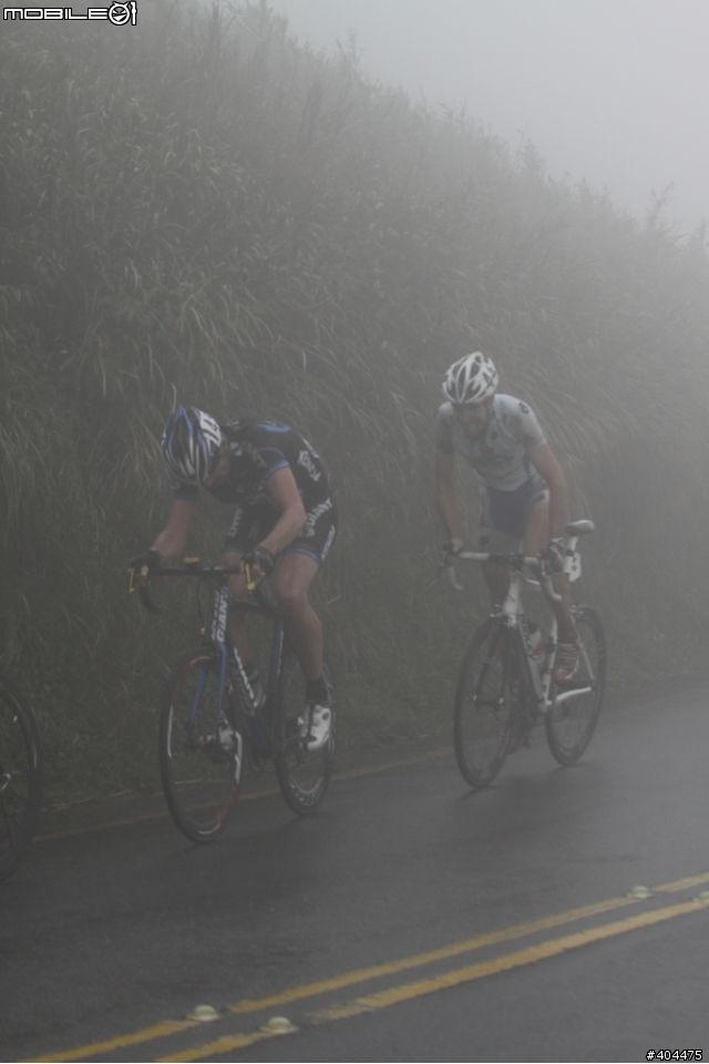 2011 環台賽 最終站...  霧茫茫 小油坑 400M 前 終點前!  台灣選手 加油