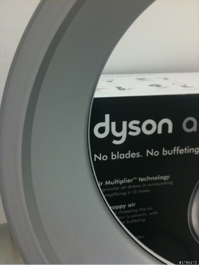 ya買了-dyson DC26CF好用的小桃紅吸塵器+am01氣流倍增器小開箱