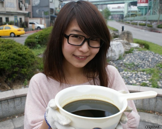 零號機萌少女親上火線換油