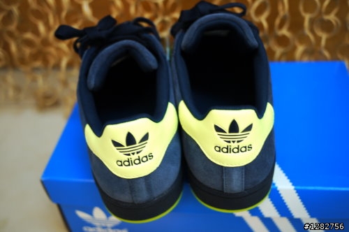 《開箱》adidas Originals復古運動鞋(藍底黃logo)