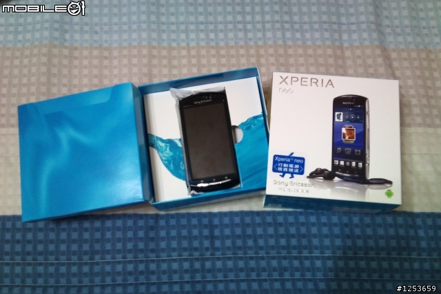 [開箱] Xperia Neo 藍  終於，人生中的第一支Android手機!! (4/2更新)