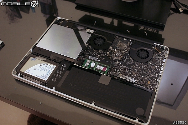 [敗家] 2011 MacBook Pro 15" + 120GB SSD + 8GB RAM 台灣版開箱 (更新：03/31 改裝第二顆硬碟)