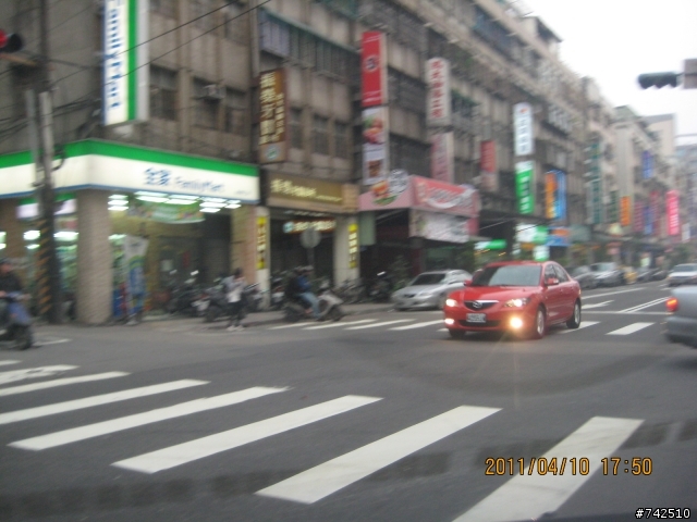 後霧燈會閃到後車 我開前霧燈總可以吧 (新補圖今日你最靓)