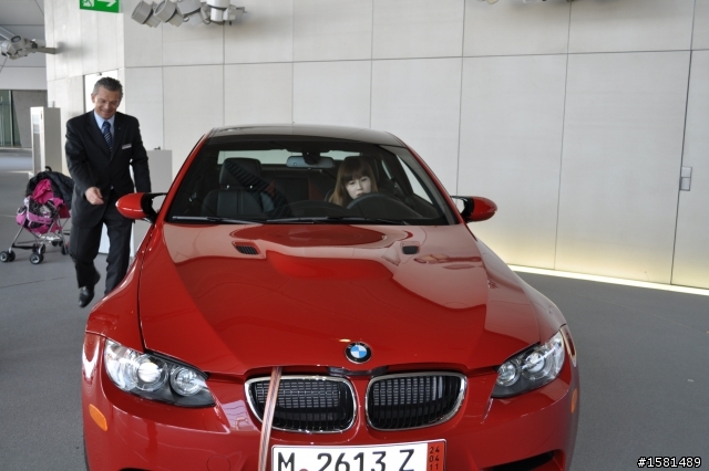 德國慕尼黑BMW總部"暗紅M3不專業開箱文"!!解答版~為一些疑問解答!!
