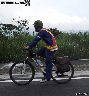 環島遇到全副武裝騎單車的軍人?巡邏嗎?