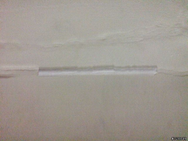 請問牆上的補土