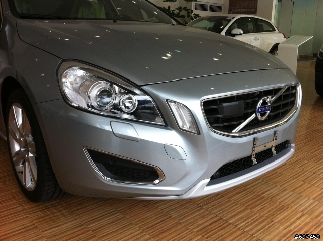 S60 T4 477閃電銀(尾翼安裝後)