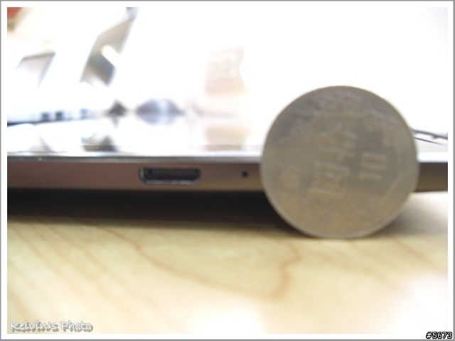 ASUS EeePad TF101 薄薄的飄來(開箱)
