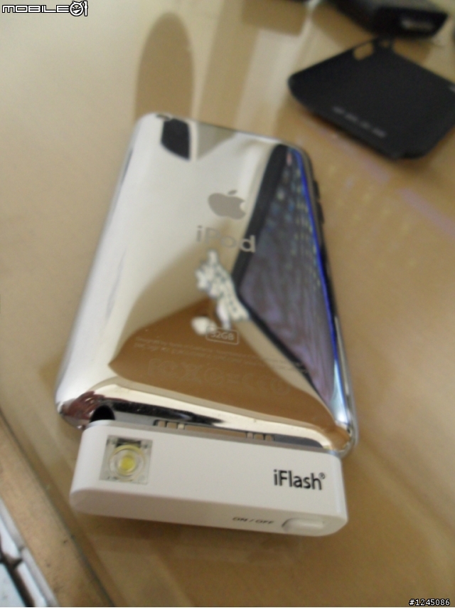 晚上太按拍照什麼都拍不到嗎??IFLASH   IPHONE3/3GS IPOD TOUCH4 專用"補光燈"