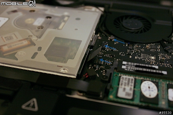 [敗家] 2011 MacBook Pro 15" + 120GB SSD + 8GB RAM 台灣版開箱 (更新：03/31 改裝第二顆硬碟)